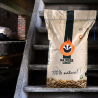 <div class="portfolio-info">
<h3>PELLETS BADGER</h3>
La palette se compose de 65 sacs de 15Kg (975Kg en tout)
<ul>
<li>
<h5>15 Kg / sac</h5>
</li>
<li>
<h5>Origine : Belgique</h5>
</li>
</li>
</ul>
<h4>En stock</h4>
</div>