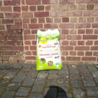 <div class="portfolio-info">
<h3>ENGRAIS SANIFLOR GAZON</h3>
<ul>
<li>
<h5>20Kg / sac</h5>
</li>
<li>
<h5>14% magnésium</h5>
</li>
</ul>
<h4>En stock</h4>
</div>